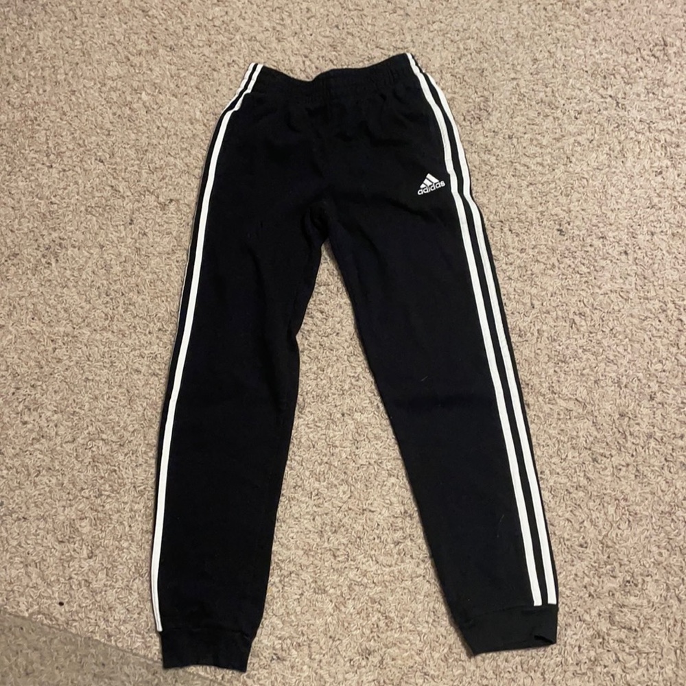 Boys adidas sweatpants in perfect condition